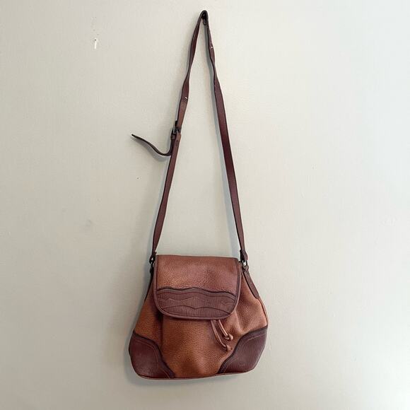 Vintage Handbags - Vintage Liz Claiborne western inspired leather crossbody bucket bag purse